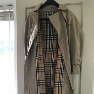 Burberry Trench Coat - 100% authentic